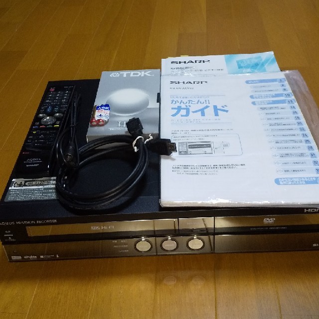 シャープVHS・HDD・DVDレコーダー　DV-ACV52（2009年製） | フリマアプリ ラクマ