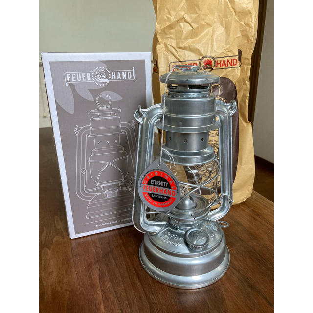 【新品・未使用】Feuerhand Lantern 276 Zink スポーツ/アウトドアのアウトドア(ライト/ランタン)の商品写真