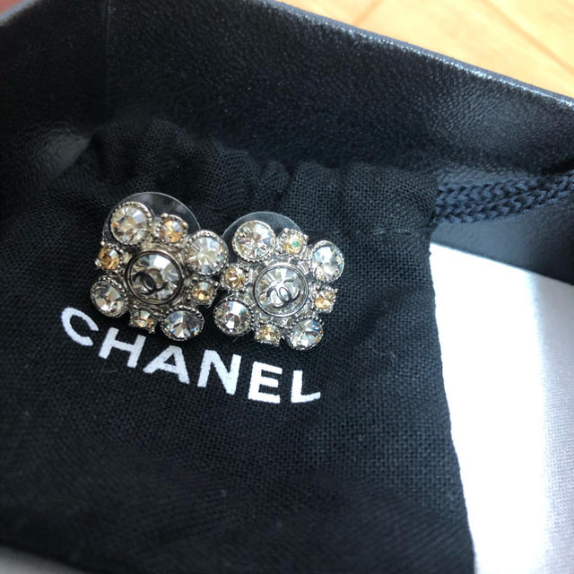 メタルラインストーン色CHANEL シャネル ピアス　美品　ビジュー　キラキラ