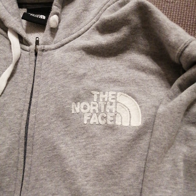 THE NORTH FACE(ザノースフェイス)のノースフェイスnorthface tnf パーカー グレー Lサイズ メンズのトップス(パーカー)の商品写真