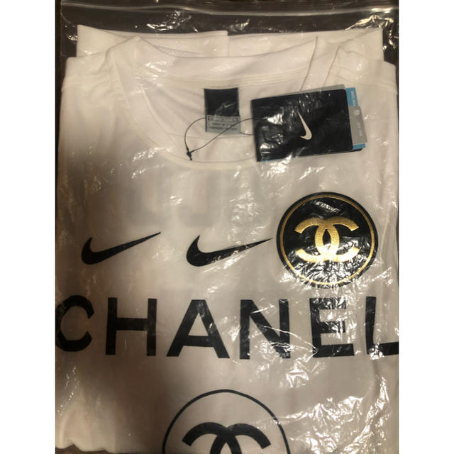 エヴァネッス　NIKE✖️CHANEL  Ｔシャツ　新品　未使用　白　Ｌサイズ メンズのトップス(Tシャツ/カットソー(半袖/袖なし))の商品写真