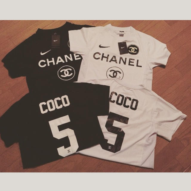 エヴァネッス　NIKE✖️CHANEL  Ｔシャツ　新品　未使用　白　Ｌサイズ メンズのトップス(Tシャツ/カットソー(半袖/袖なし))の商品写真