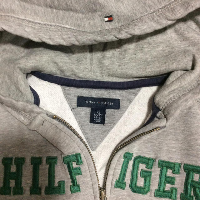 TOMMY HILFIGER(トミーヒルフィガー)の***今週売りきりさん専用***TOMMY HILFIGER パーカー xs キッズ/ベビー/マタニティのキッズ服男の子用(90cm~)(ジャケット/上着)の商品写真