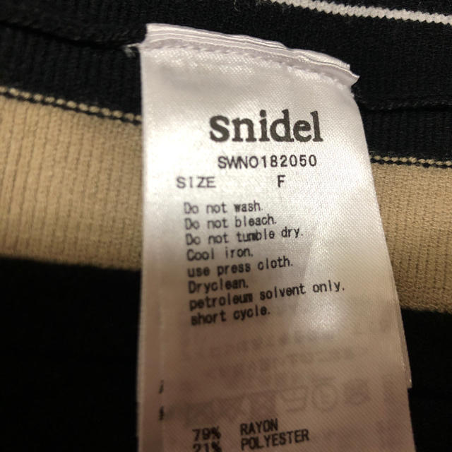 SNIDEL(スナイデル)のスナイデル SNIDEL プリーツストライプニットワンピース  ブラック レディースのワンピース(ひざ丈ワンピース)の商品写真