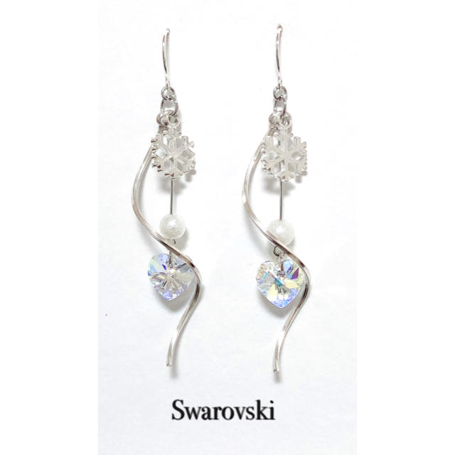 SWAROVSKI(スワロフスキー)のツイスト　雪の結晶×スワロフスキーピアス・イヤリング　★カラーお選び頂けます★ ハンドメイドのアクセサリー(ピアス)の商品写真