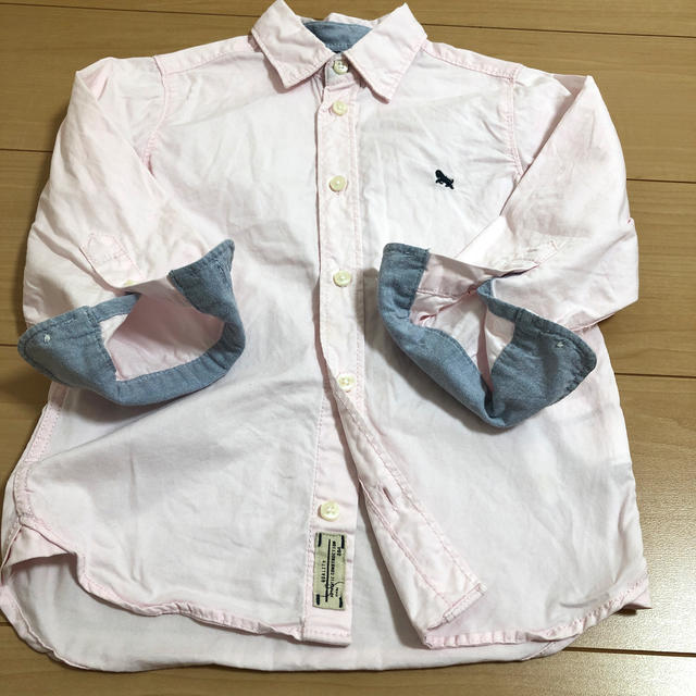 H&M(エイチアンドエム)のキッズ　デザインシャツ キッズ/ベビー/マタニティのキッズ服男の子用(90cm~)(ドレス/フォーマル)の商品写真