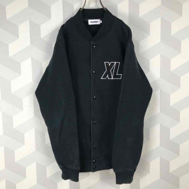 XLARGE(エクストララージ)の【エクストララージ】肉厚 デカロゴ スウェットスタジャン 黒 M X-LARGE メンズのジャケット/アウター(スタジャン)の商品写真