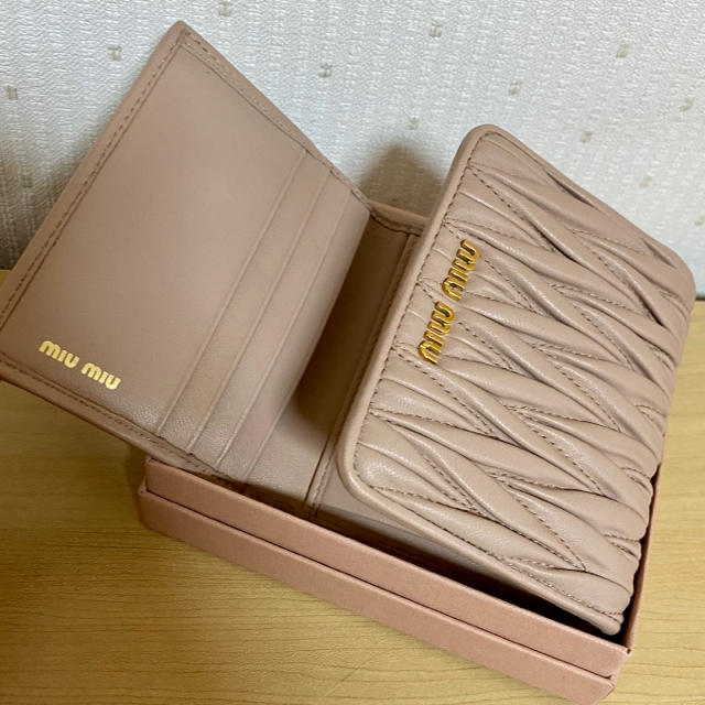 miumiu マテラッセ レザー 三つ折財布