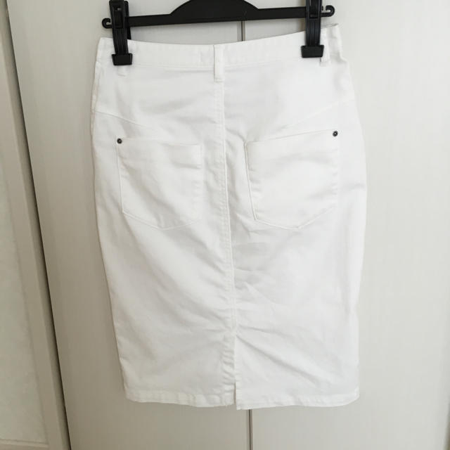 BLISS POINT(ブリスポイント)のホワイトデニムスカート レディースのスカート(ひざ丈スカート)の商品写真