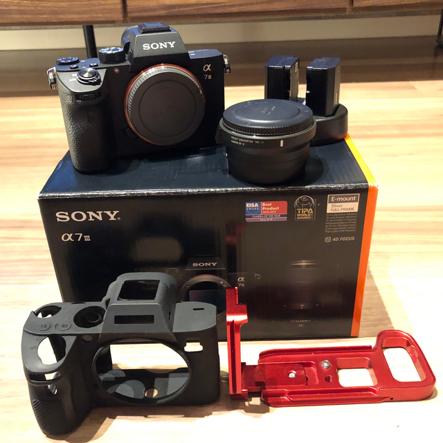カメラSONY α7Ⅲ超美品ボディ保証付き+MC11+ボディジャケットなど付属品