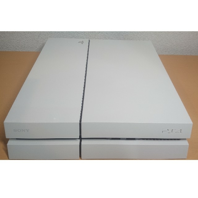 PlayStation4(プレイステーション4)のPS4 本体 CUH‐1100 500GB グレイシャー ホワイト エンタメ/ホビーのゲームソフト/ゲーム機本体(家庭用ゲーム機本体)の商品写真
