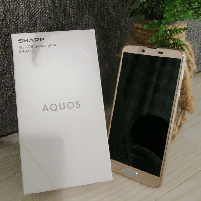 AQUOS(アクオス)の【最終価格】AQUOS sense plus　SH-M07 スマホ/家電/カメラのスマートフォン/携帯電話(スマートフォン本体)の商品写真