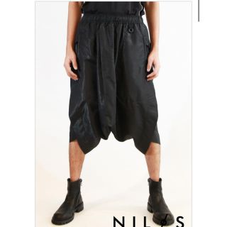 ユリウス(JULIUS)の超激安最終値下げ‼️美品‼️ニルズ19FWタックドツイステッドクロッチパンツ(サルエルパンツ)