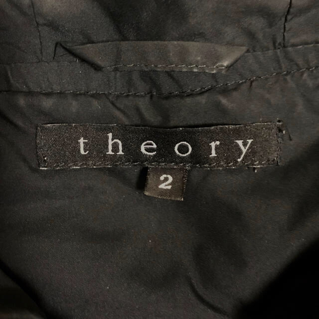 theory(セオリー)の美品❣️セオリー　ショート丈ダウンジャケット　M レディースのジャケット/アウター(ダウンジャケット)の商品写真