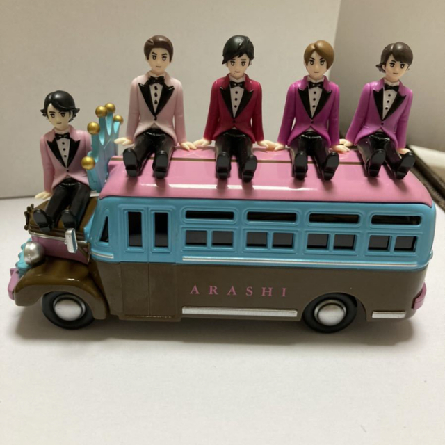 嵐(アラシ)の嵐を旅する展覧会5×20 コップのフチ子５人&ダイキャストカーの6点セット エンタメ/ホビーのタレントグッズ(アイドルグッズ)の商品写真