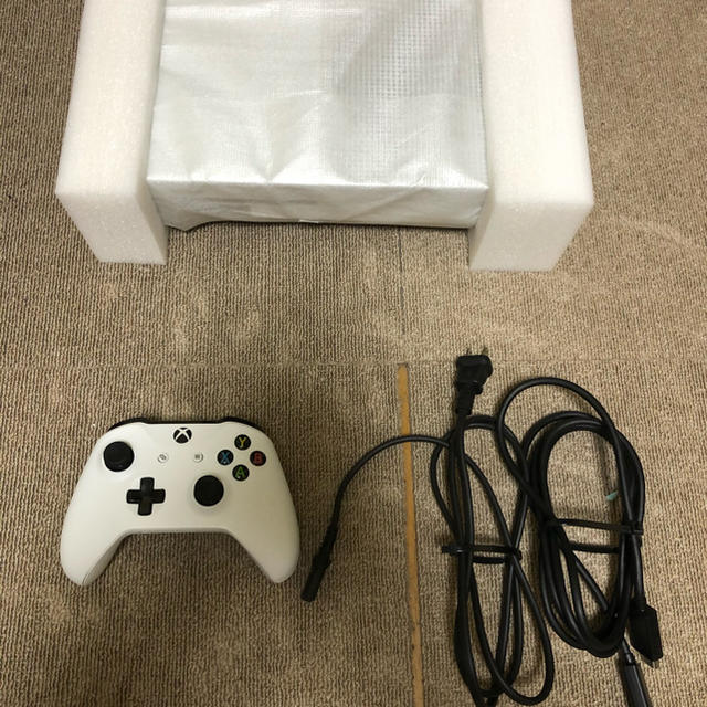 Xbox(エックスボックス)のXbox one 1TB 最終値下げ エンタメ/ホビーのゲームソフト/ゲーム機本体(家庭用ゲーム機本体)の商品写真