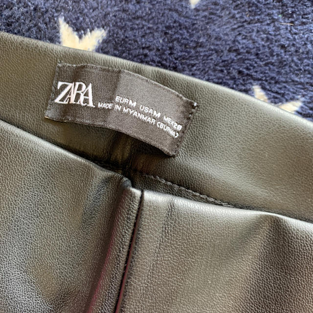 ZARA(ザラ)のZARA レザーパンツ　ブラックM  レディースのパンツ(スキニーパンツ)の商品写真