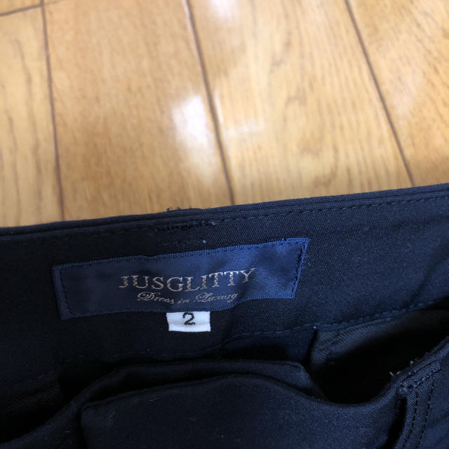 JUSGLITTY(ジャスグリッティー)の美品　グロップドパンツ  ブラック　黒⭐︎ジャスグリッティー レディースのパンツ(クロップドパンツ)の商品写真