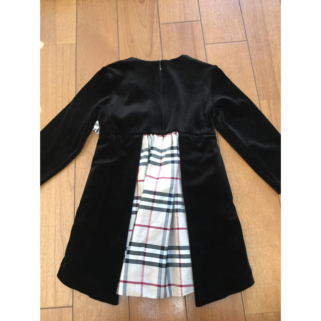 BURBERRY(バーバリー)のバーバリー ベロアワンピース90センチ キッズ/ベビー/マタニティのキッズ服女の子用(90cm~)(ワンピース)の商品写真