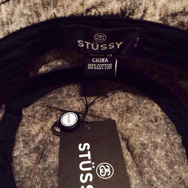 STUSSY(ステューシー)のSTUSSYバケットハットデニムブラック レディースの帽子(ハット)の商品写真