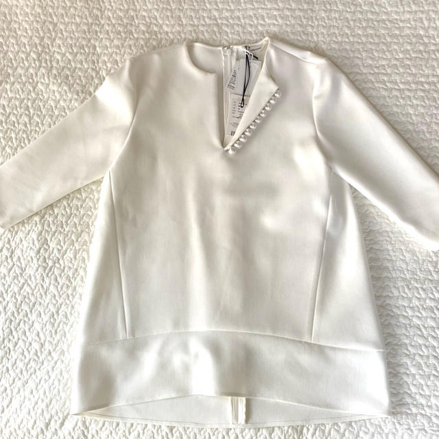 BARNEYS NEW YORK(バーニーズニューヨーク)の【新品】Long-sleeve Pearl Slit-line Blouse レディースのトップス(シャツ/ブラウス(長袖/七分))の商品写真