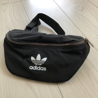 アディダス(adidas)の✨期間限定お値下げ✨(ウエストポーチ)