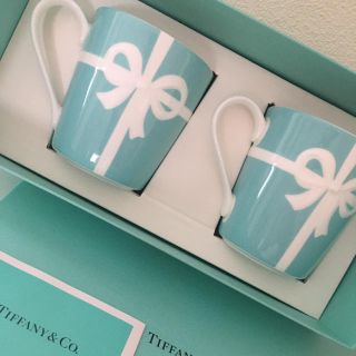 ティファニー(Tiffany & Co.)のお値下げ　新品　ティファニー ブルーボウ　マグカップペア　(グラス/カップ)