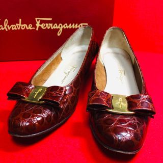 サルヴァトーレフェラガモ(Salvatore Ferragamo)の【Ferragamo】フェラガモ   クロコ型押　ブラウン　パンプス　23.5(ハイヒール/パンプス)