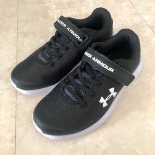 アンダーアーマー(UNDER ARMOUR)のアンダーアーマー スニーカー 19センチ ブラック 試着のみ キッズ 子供　(スニーカー)