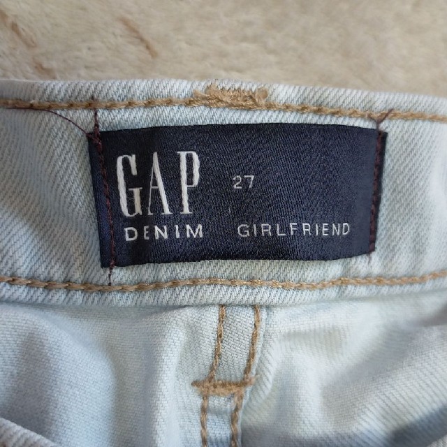 GAP(ギャップ)のダメージジーンズ　レディース レディースのパンツ(デニム/ジーンズ)の商品写真