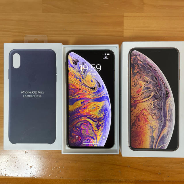 Apple(アップル)のiPhone Xs Max 256GB ゴールド SIMフリー,純正レザーケース スマホ/家電/カメラのスマートフォン/携帯電話(スマートフォン本体)の商品写真