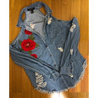 フォーエバートゥエンティーワン(FOREVER 21)のF21 デニム　シャツ　薔薇　刺繍(シャツ/ブラウス(長袖/七分))