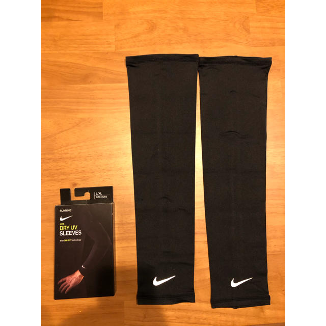 NIKE(ナイキ)のNIKE アームカバー　L/XL 管理番号　197 スポーツ/アウトドアのトレーニング/エクササイズ(トレーニング用品)の商品写真