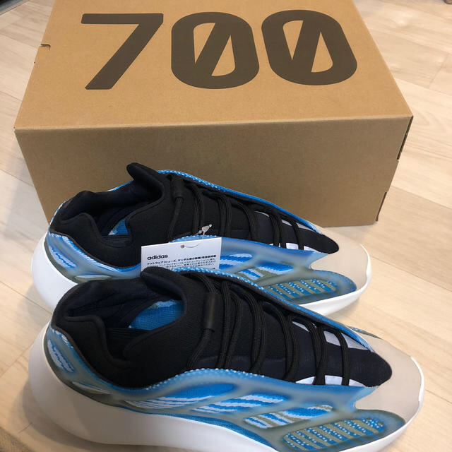 YEEZY 700 V3 ADULTS 正規品　イージー