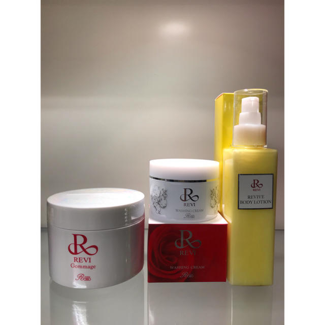 リアル REVI4点セット(洗顔2個、業務用ゴマージュ、ボディーローション) ボディローション/ミルク