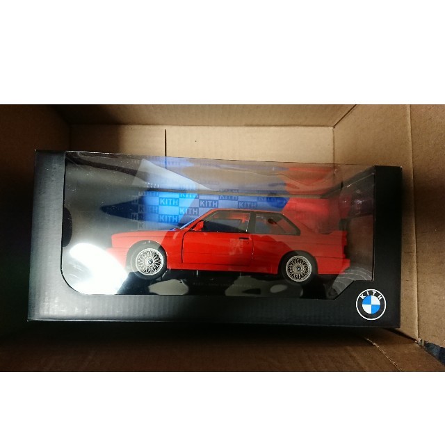 BMW(ビーエムダブリュー)のKITH BMW M3 E30 DIECAST REPLICA エンタメ/ホビーのおもちゃ/ぬいぐるみ(ミニカー)の商品写真