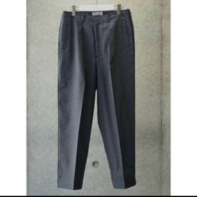 COMOLI(コモリ)の[送料込•即日発送] yoke WOOL 1TUCK WIDE TROUSERS メンズのパンツ(スラックス)の商品写真