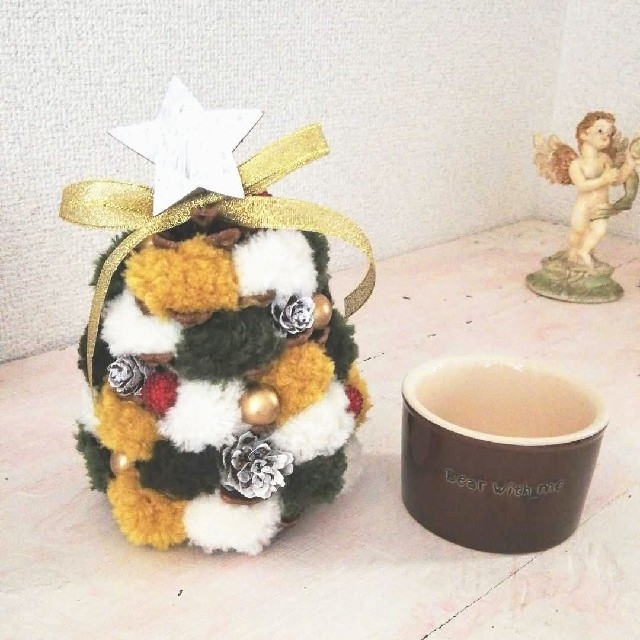 クリスマスツリー 毛糸のポンポン松ぼっくりミニツリー ハンドメイド Xmasの通販 By Apricot ラクマ