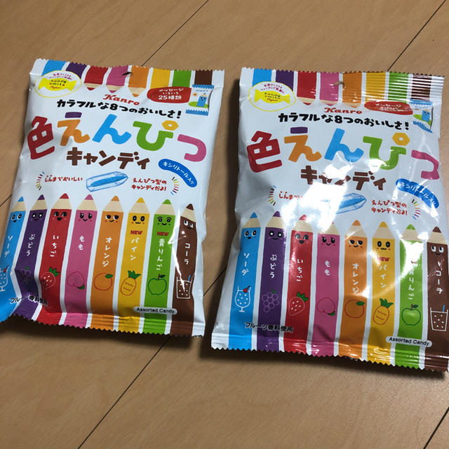 Kanro 色えんぴつキャンディ　2袋 食品/飲料/酒の食品(菓子/デザート)の商品写真