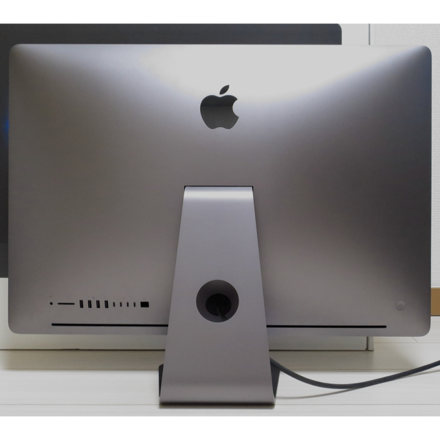 Apple(アップル)のApple iMacPro MQ2YJ/A  スマホ/家電/カメラのPC/タブレット(デスクトップ型PC)の商品写真