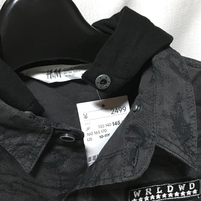 H&M(エイチアンドエム)の【新品】H&M フード付きシャツ 男の子145 キッズ/ベビー/マタニティのキッズ服男の子用(90cm~)(ブラウス)の商品写真