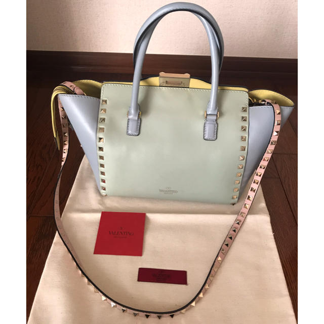 VALENTINO ロックスタッズバックショルダーバッグ