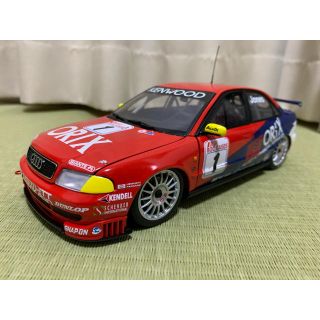 アウディ Audi A4 Quattro  UT Models 1/18(ミニカー)