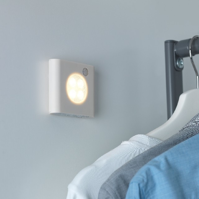 税込】 オーレビー センサー付 ワードローブ照明 ホワイト 1コ IKEA RAMSTA LEDライト乾電池式赤 イケア