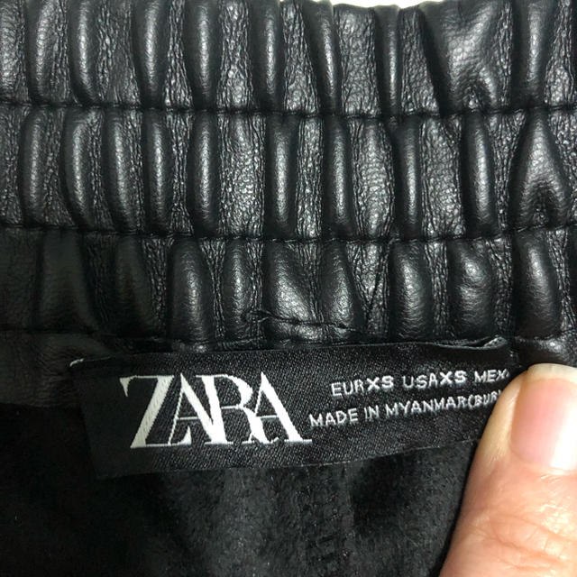 ZARA(ザラ)のZARAのエコレザージョガーパンツです。 レディースのバッグ(ショルダーバッグ)の商品写真