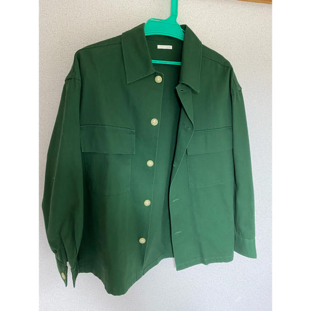 GU(ジーユー)のGUの緑のシャツアウター メンズのトップス(その他)の商品写真