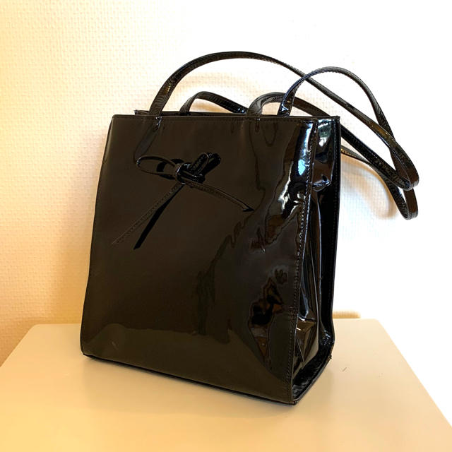 オペルカ青山 エナメル ショルダーバッグ レディースのバッグ(ショルダーバッグ)の商品写真