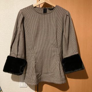 ザラ(ZARA)の未使用　美品　ザラ  トップス　ブラウン　ファー　千鳥柄　春　秋　チェック　茶色(カットソー(長袖/七分))