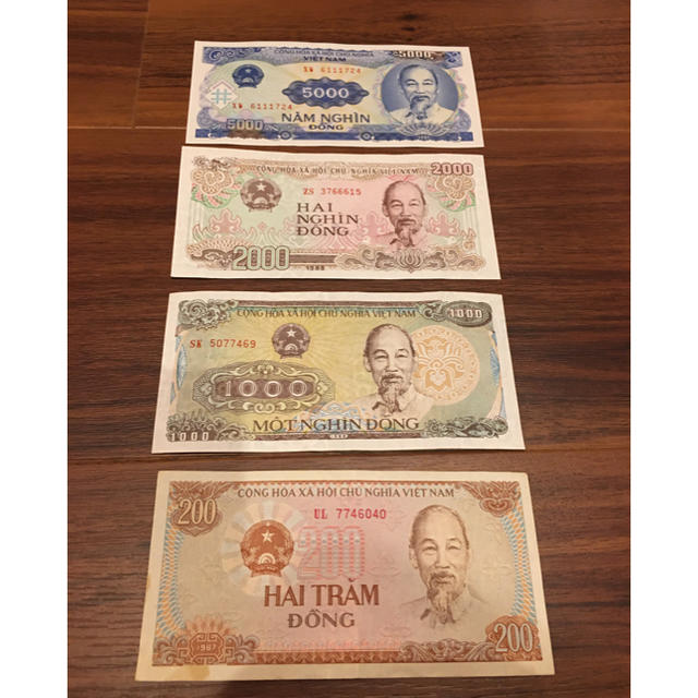 ベトナムドン　紙幣　セット　4枚 エンタメ/ホビーの美術品/アンティーク(貨幣)の商品写真