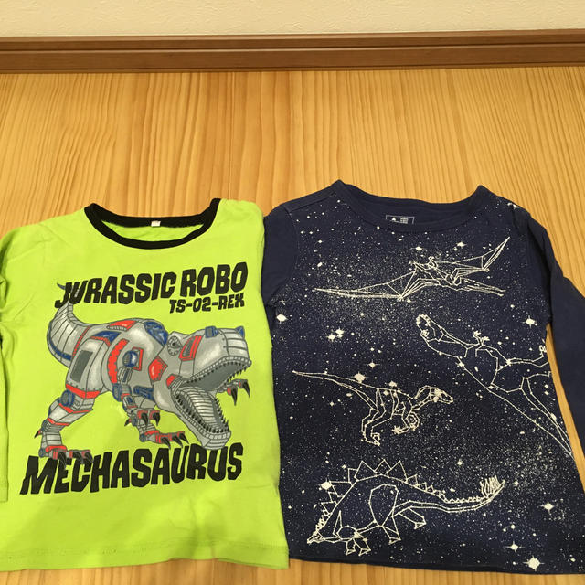 babyGAP(ベビーギャップ)の恐竜Tシャツ　ロンT  男の子用 キッズ/ベビー/マタニティのキッズ服男の子用(90cm~)(Tシャツ/カットソー)の商品写真